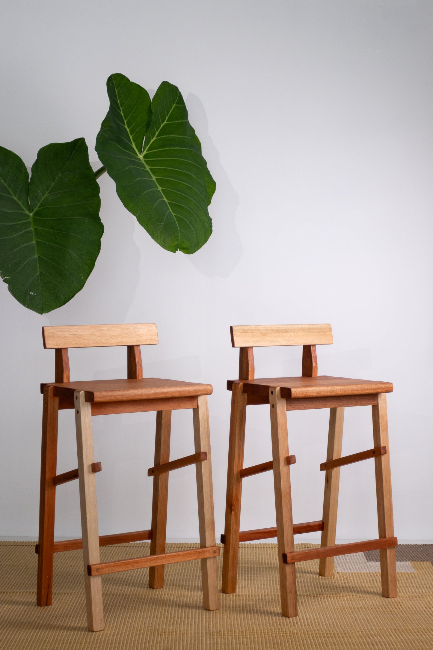 EM BREVE - Lançamento - Banqueta Catarina