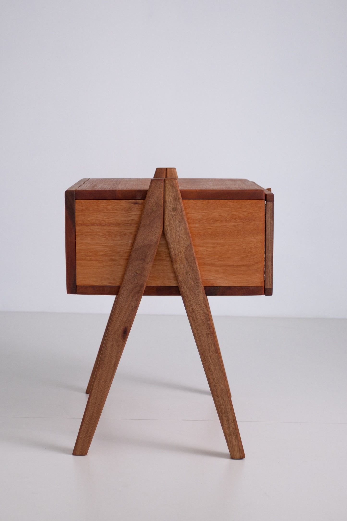 Mesa de Cabeceira - Amelie