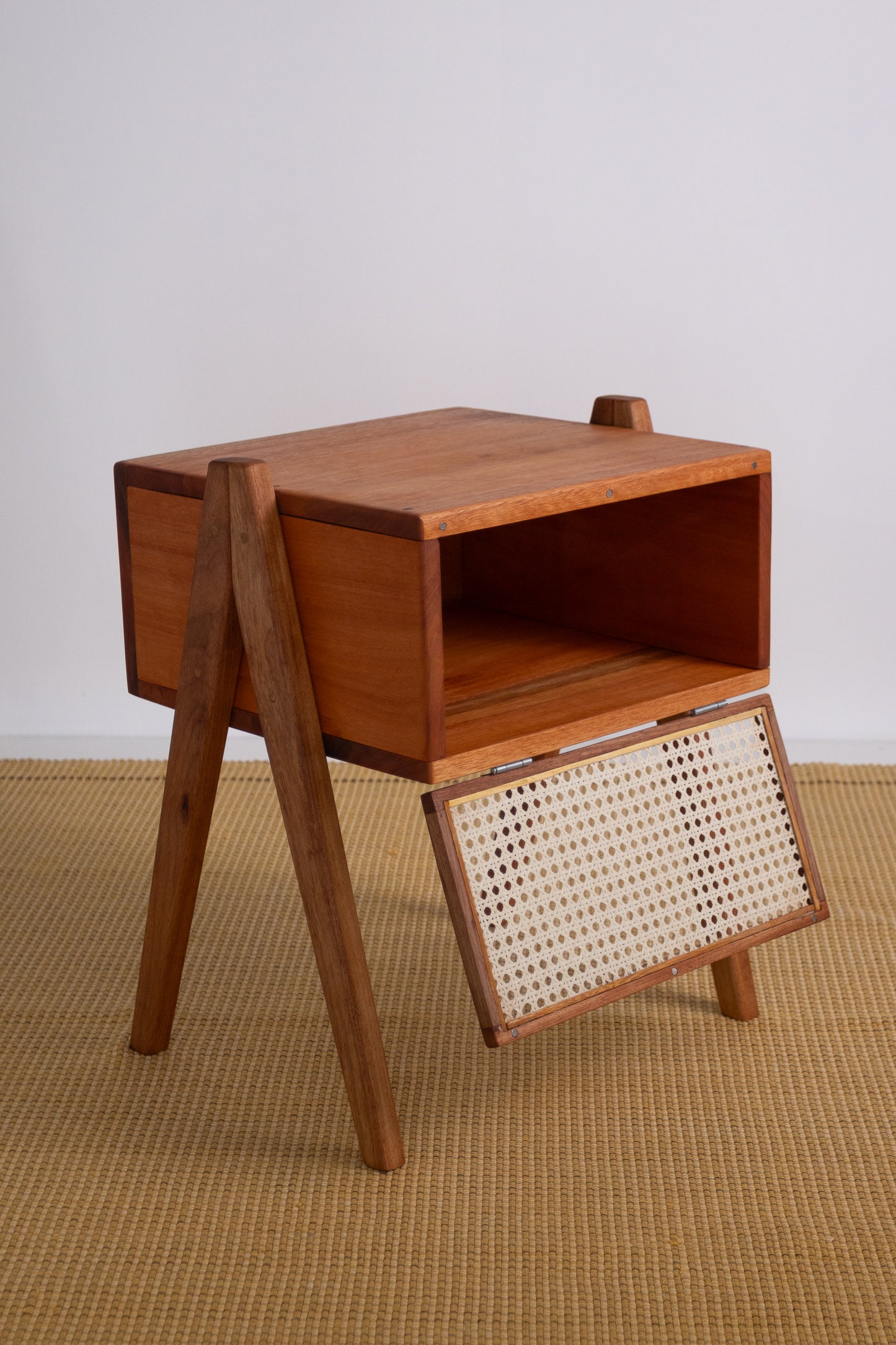 Mesa de Cabeceira - Amelie