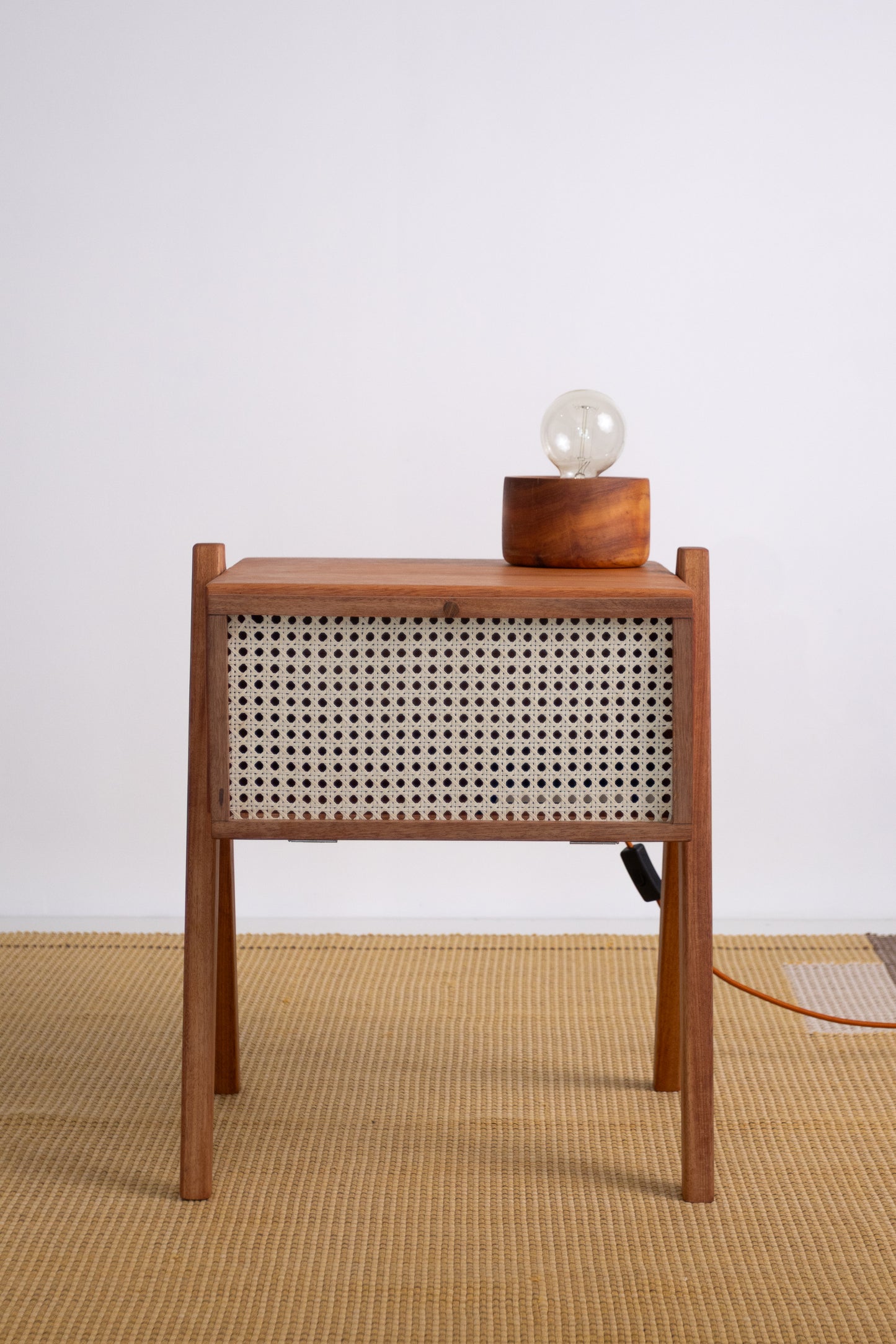 Mesa de Cabeceira - Amelie