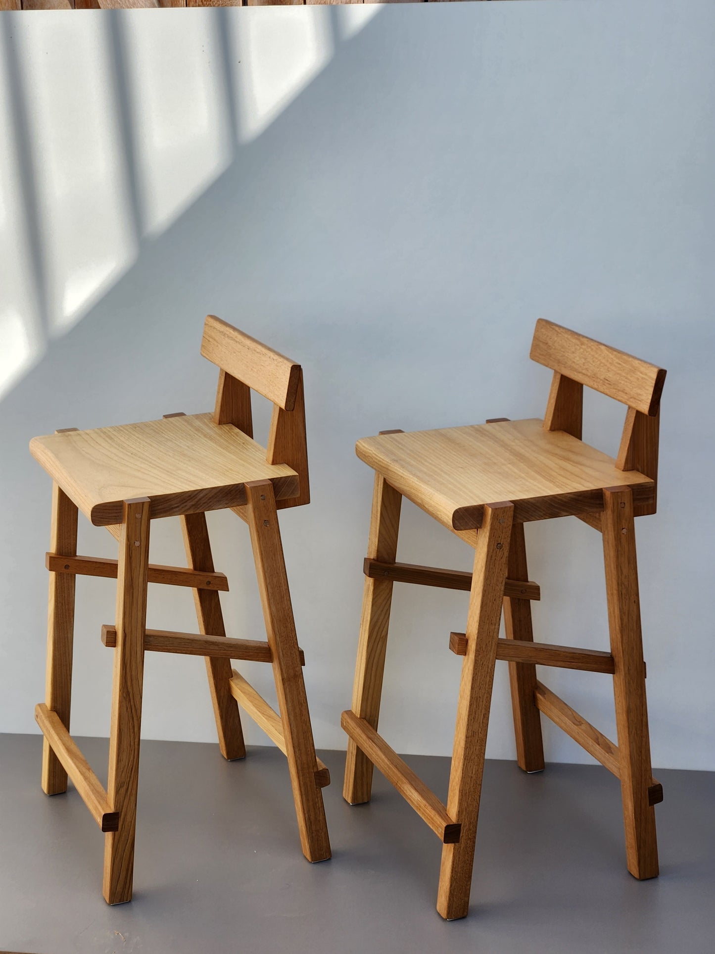 EM BREVE - Lançamento - Banqueta Catarina