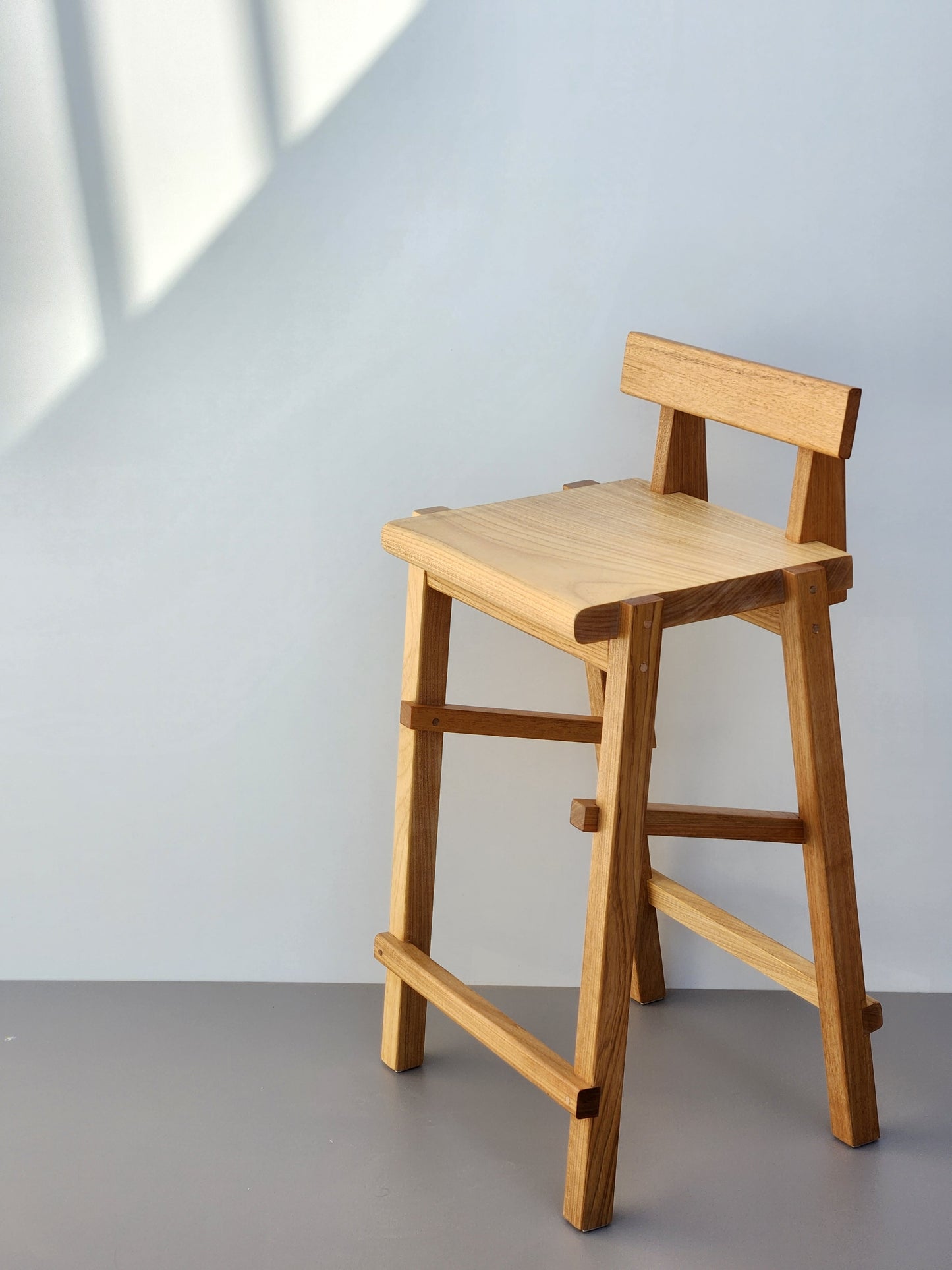 EM BREVE - Lançamento - Banqueta Catarina