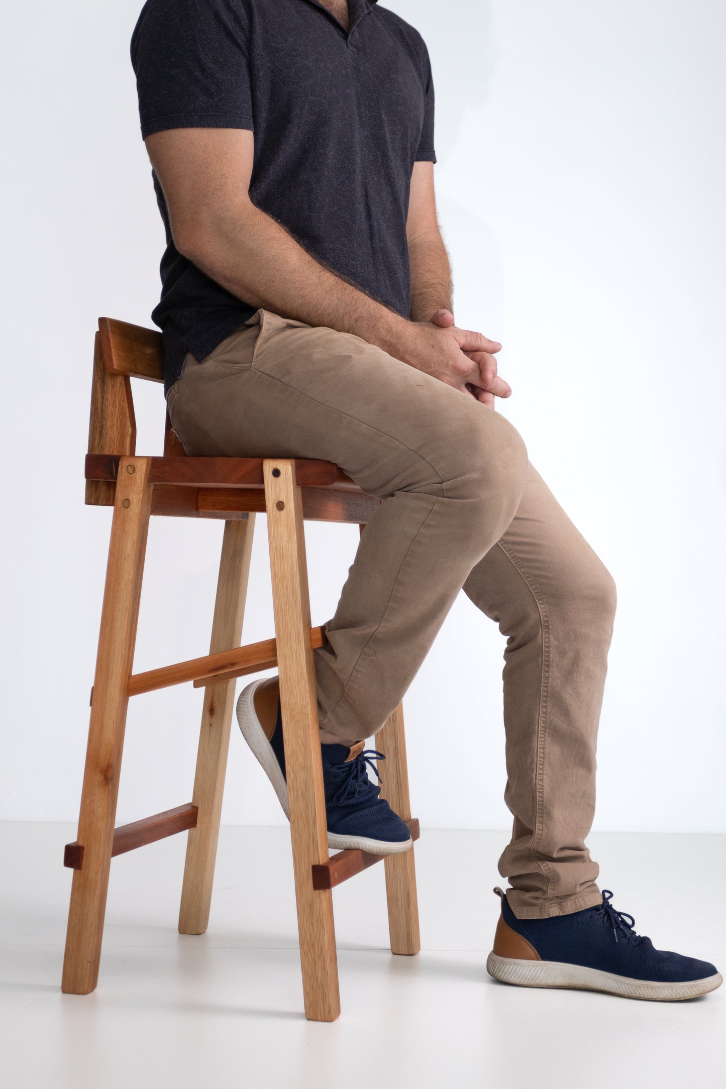 EM BREVE - Lançamento - Banqueta Catarina