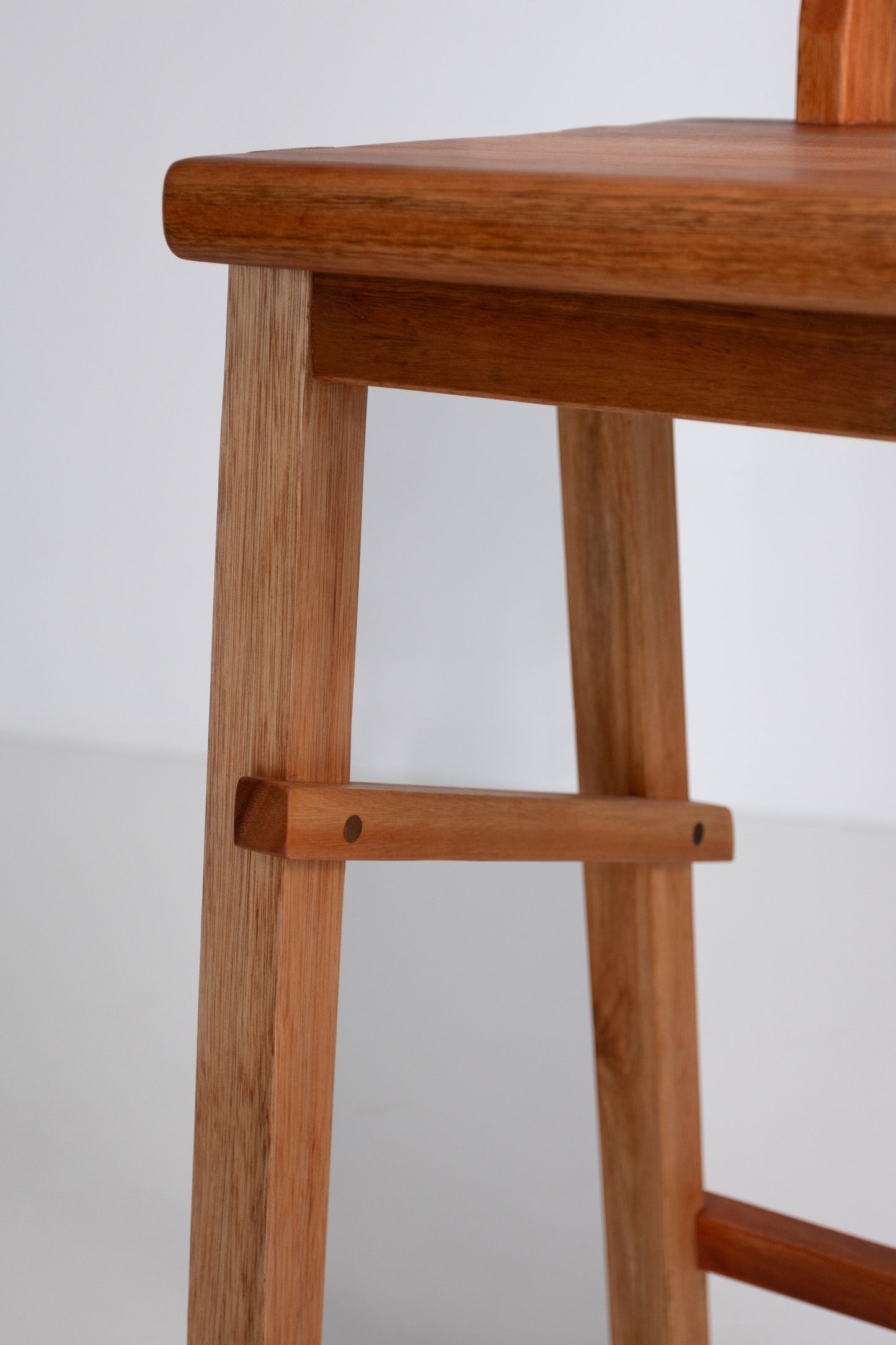 EM BREVE - Lançamento - Banqueta Catarina