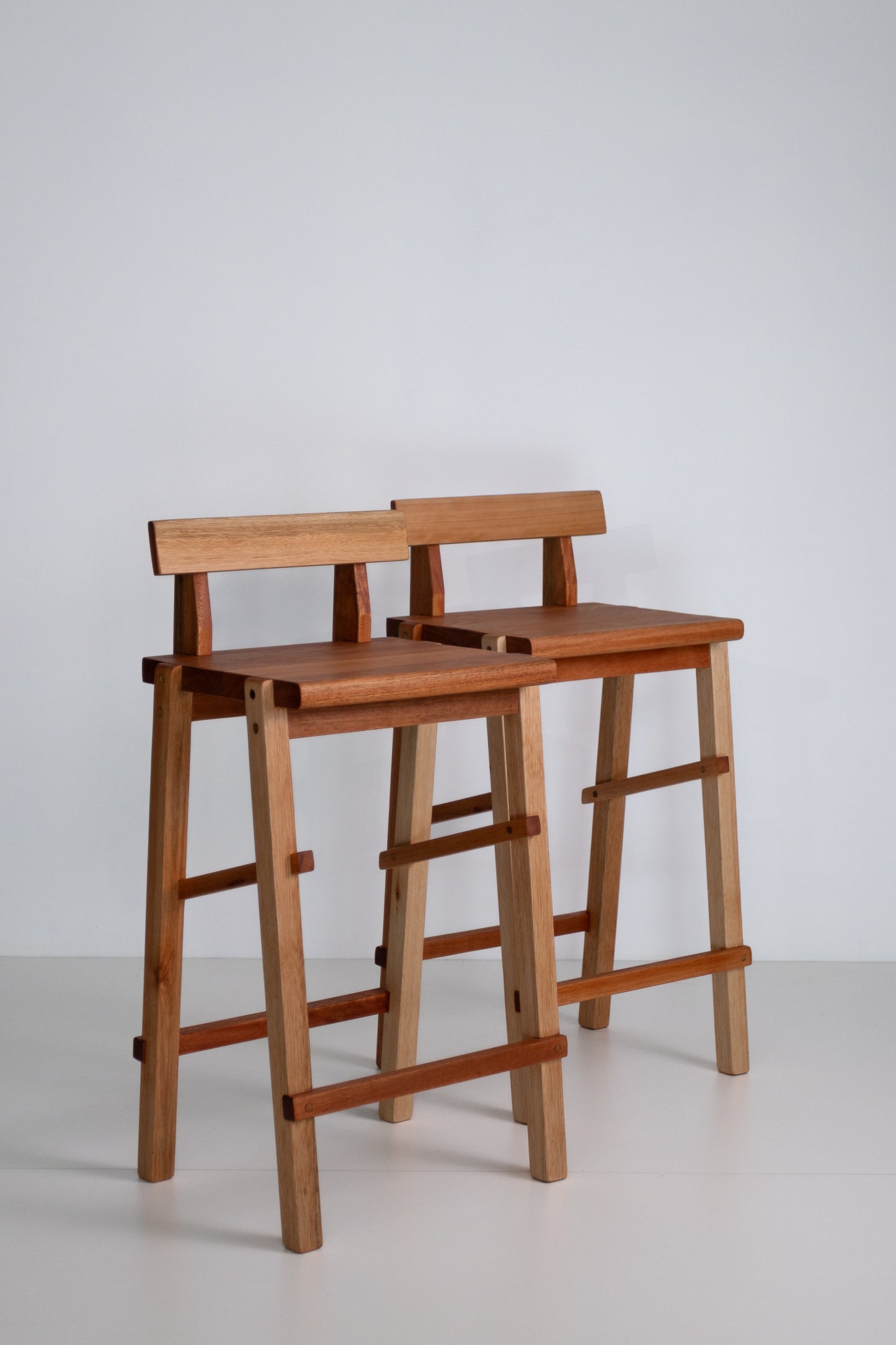 EM BREVE - Lançamento - Banqueta Catarina