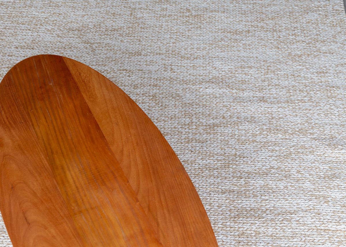 Detalhe do contorno e dos veios do tampo da mesa Banquisa