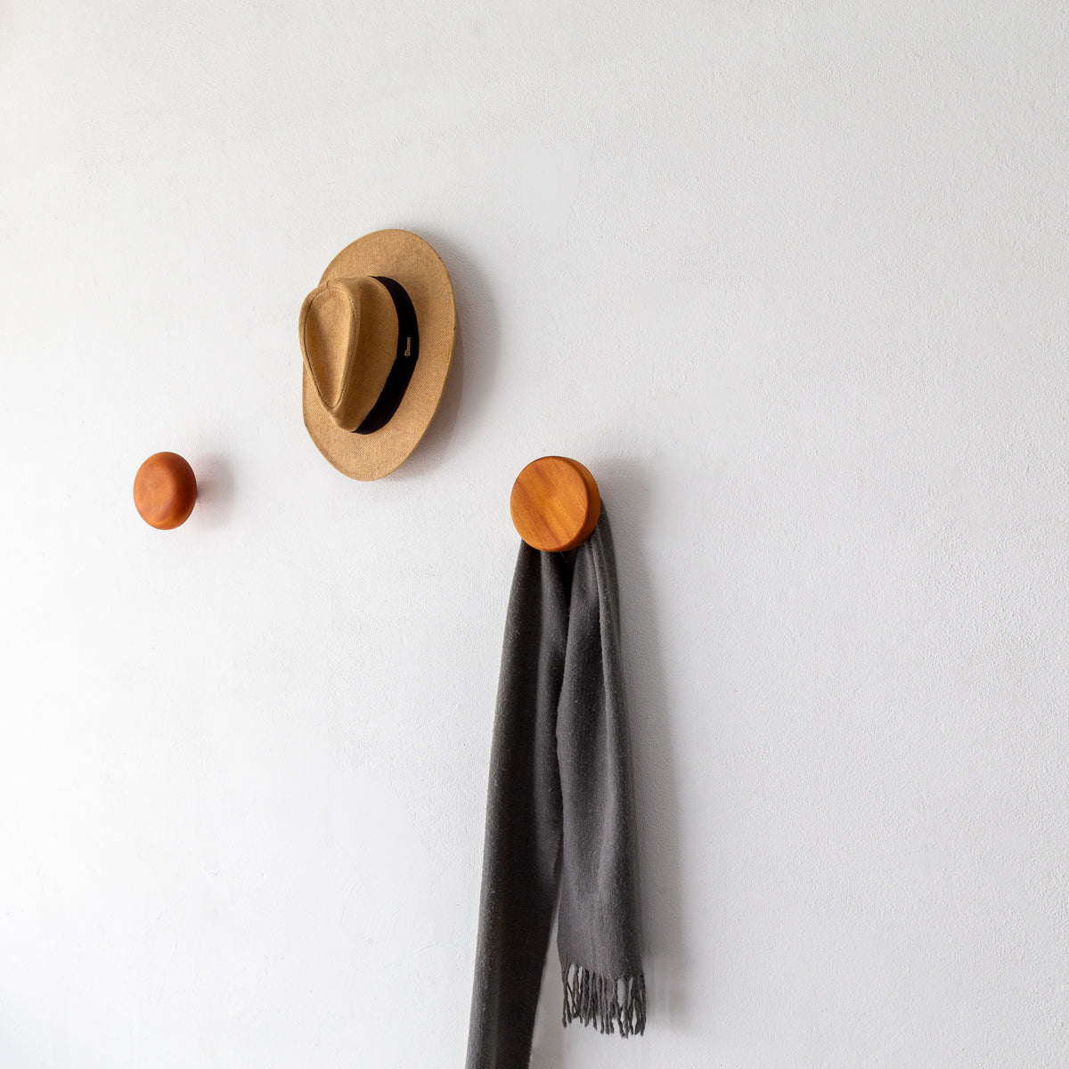 Penduradores Silo com chapéu e tecido escuro